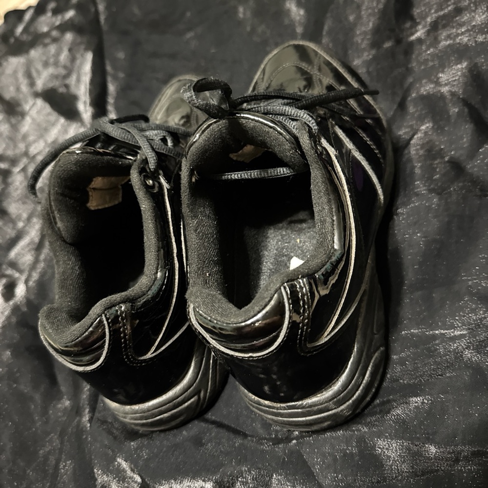 Men’s Black Athletic Shoes